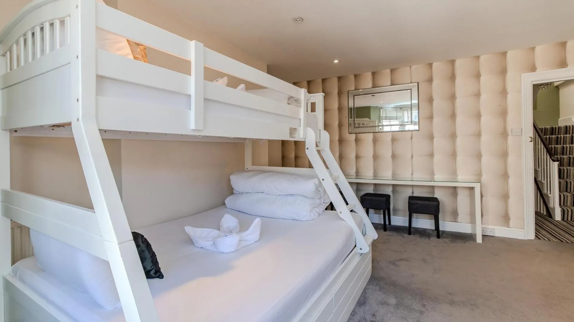 Apartment Spacious Brighton Beach Town House I Stag Do & Hen Party Welcome