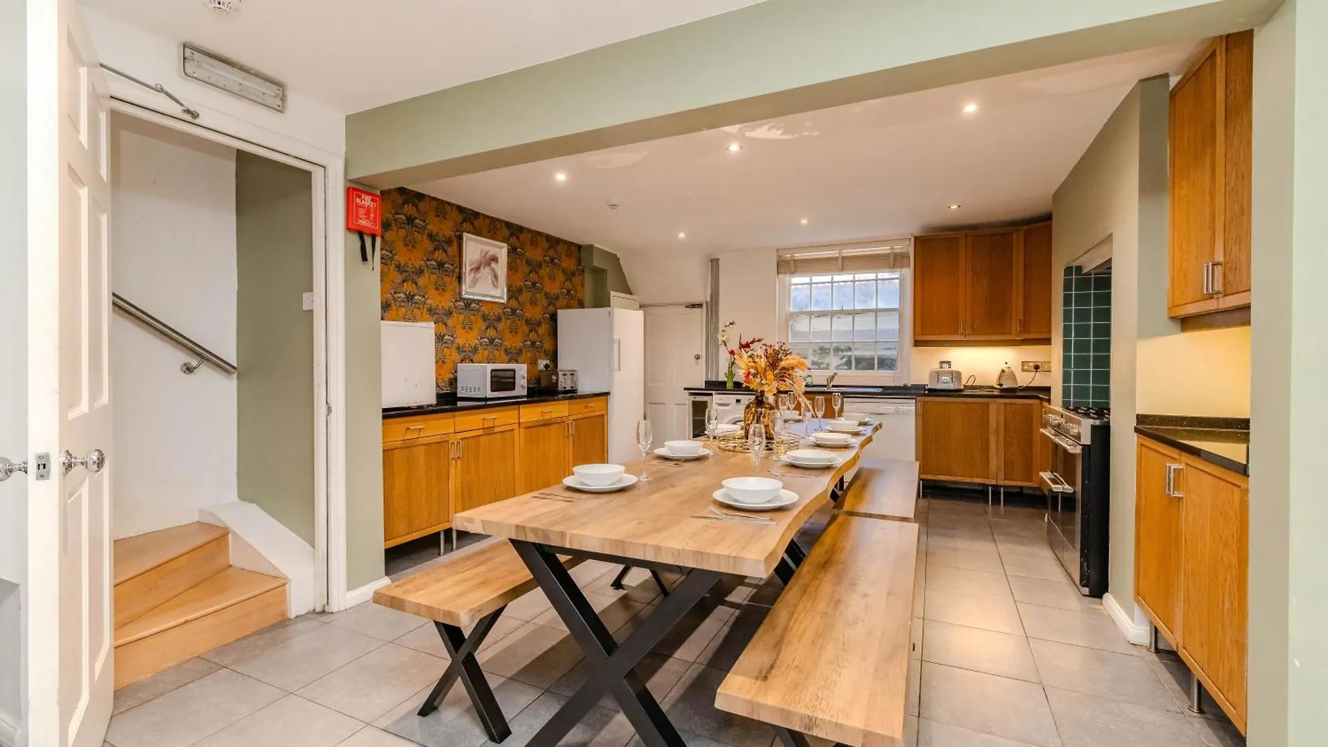 Spacious Brighton Beach Town House I Stag Do & Hen Party Welcome Apartment