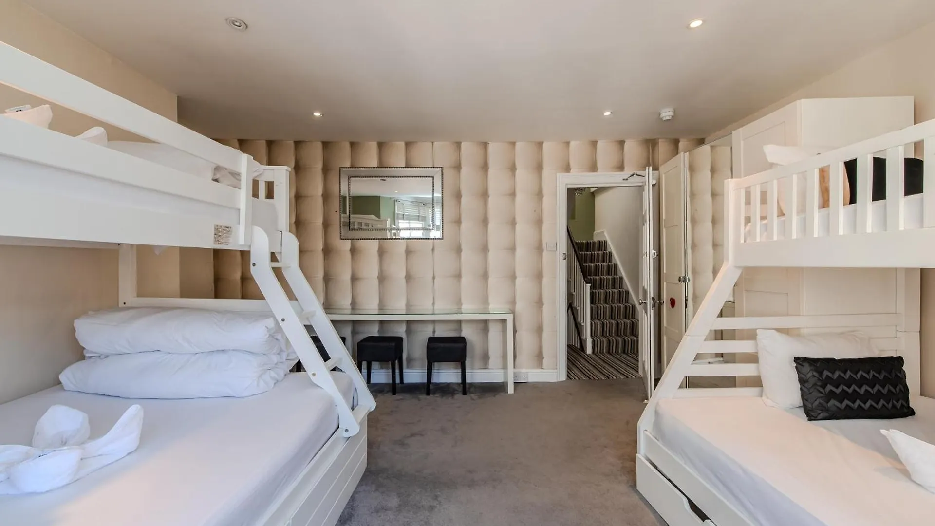 Spacious Brighton Beach Town House I Stag Do & Hen Party Welcome Apartment