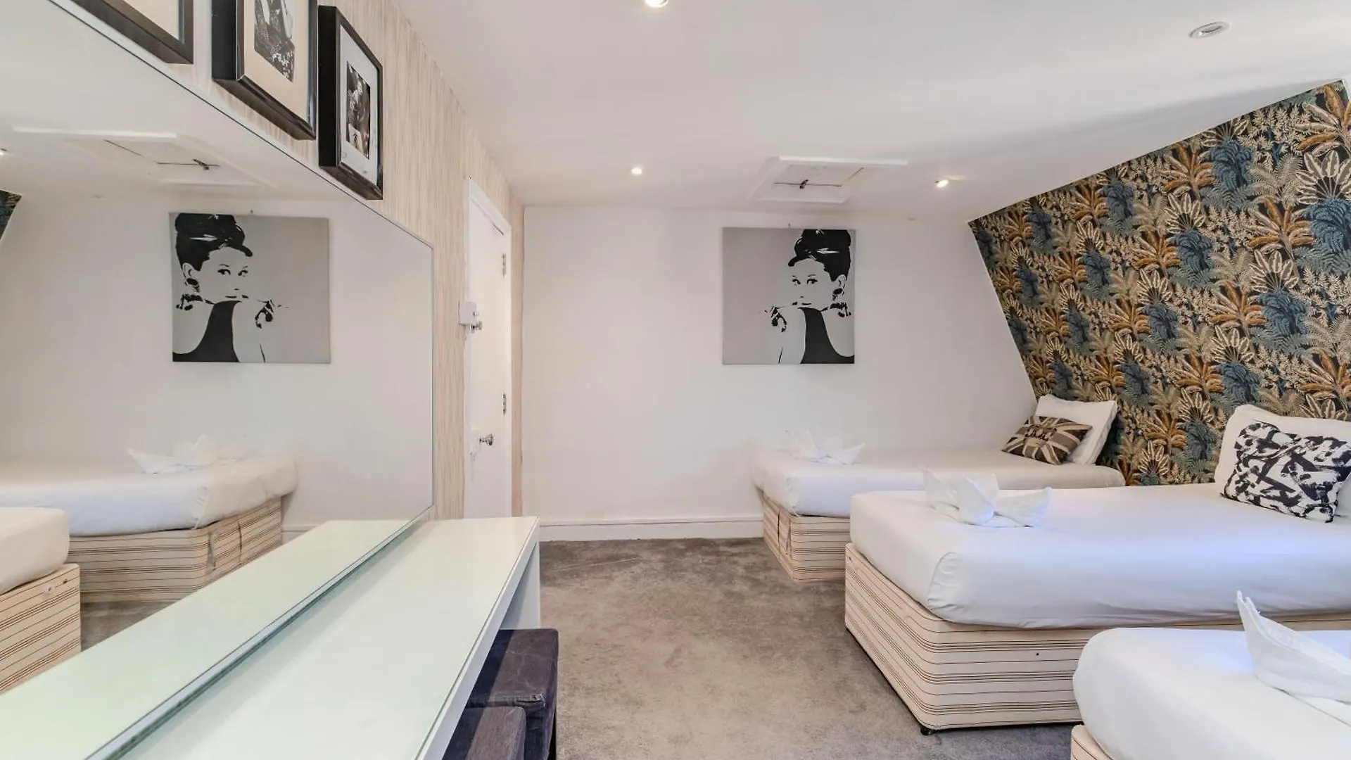 Spacious Brighton Beach Town House I Stag Do & Hen Party Welcome 0*,  United Kingdom