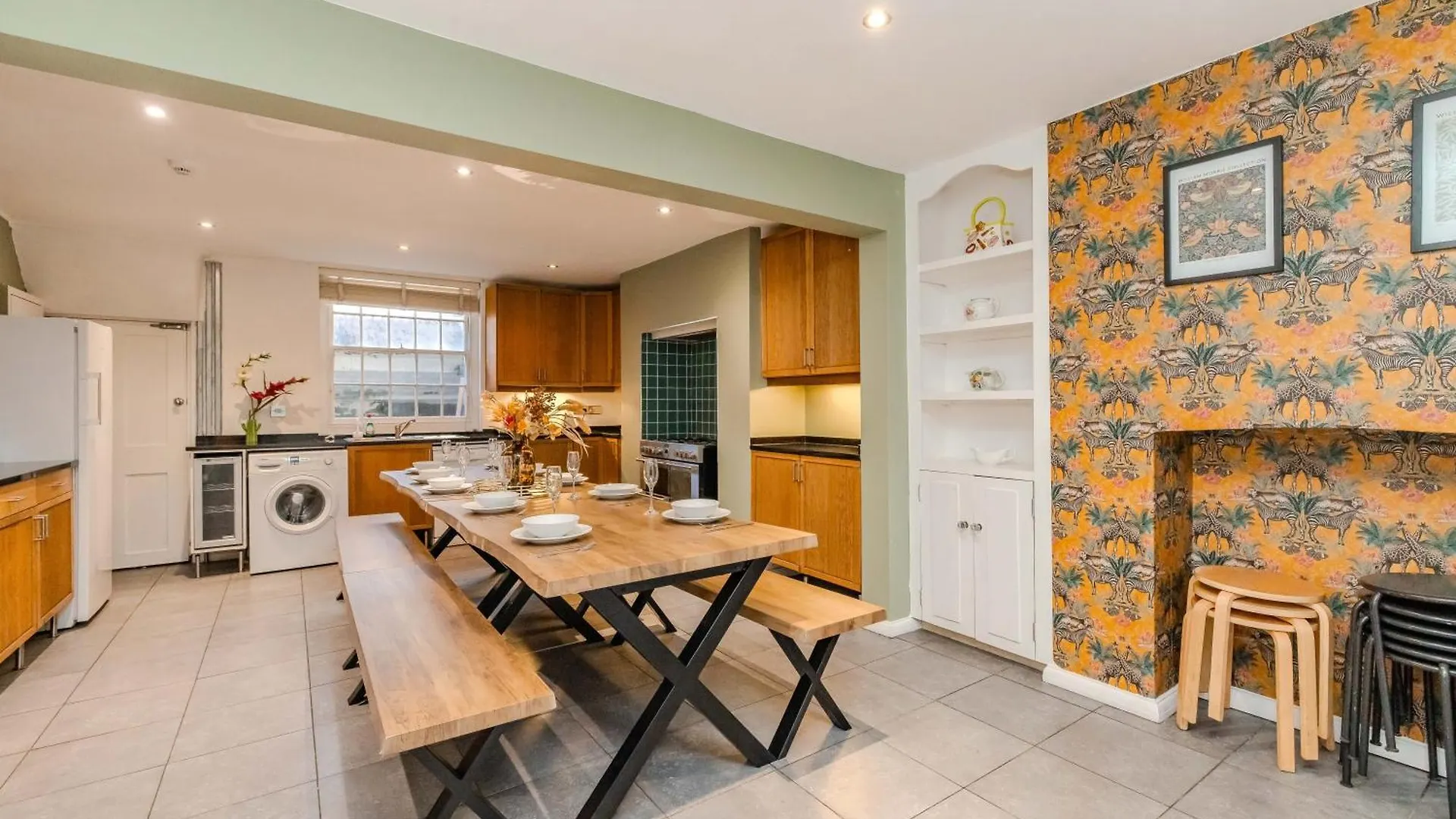 Spacious Brighton Beach Town House I Stag Do & Hen Party Welcome Apartment