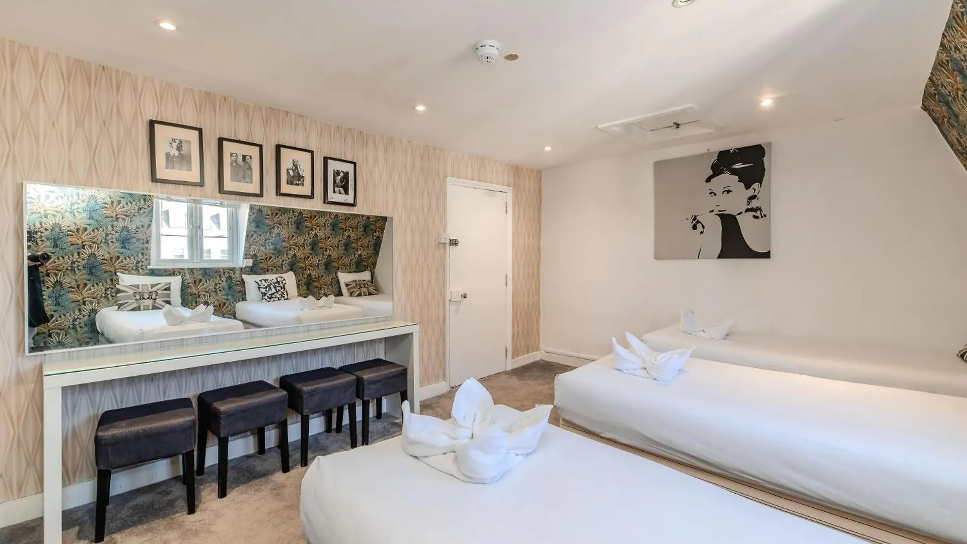 Spacious Brighton Beach Town House I Stag Do & Hen Party Welcome Apartment